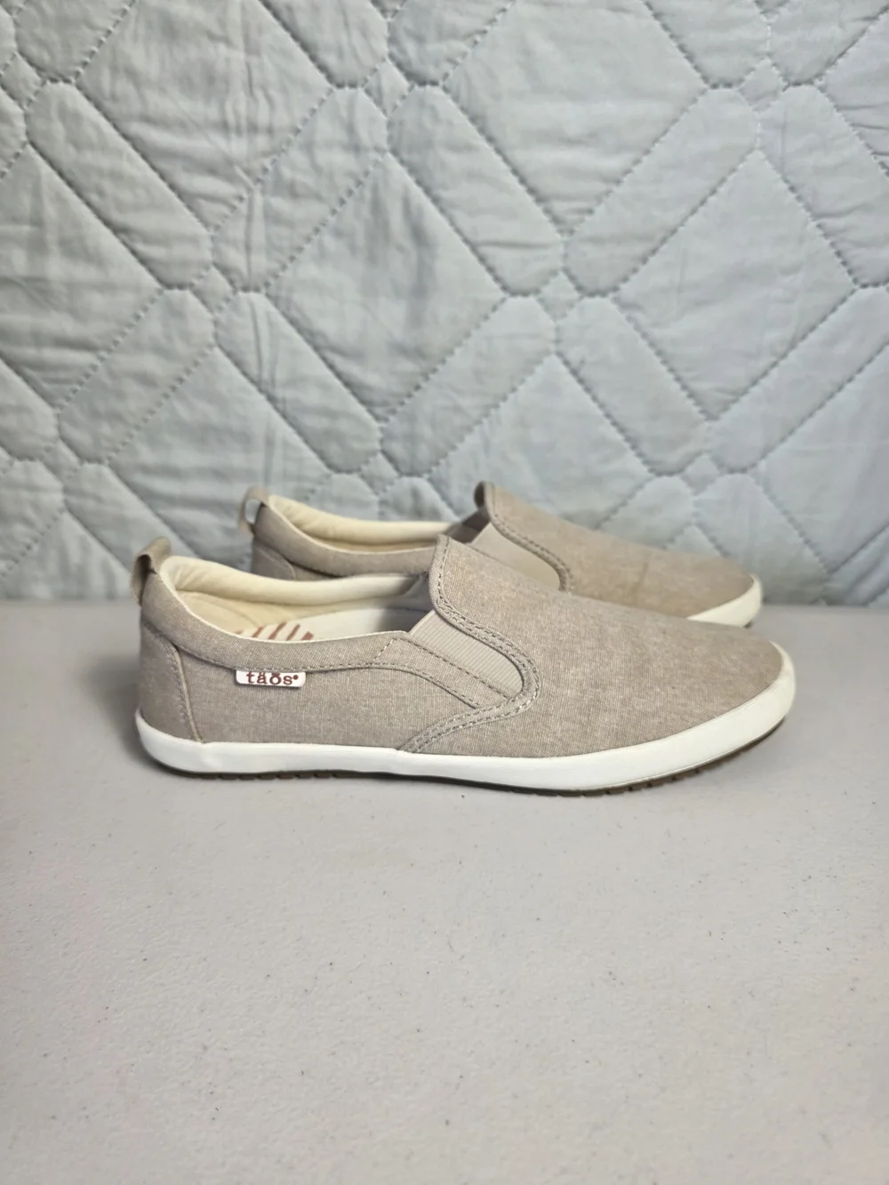 Taos Dandy Women's 8.5 Gray Athletic Running Sneakers Slip-On Round Toe Low Top